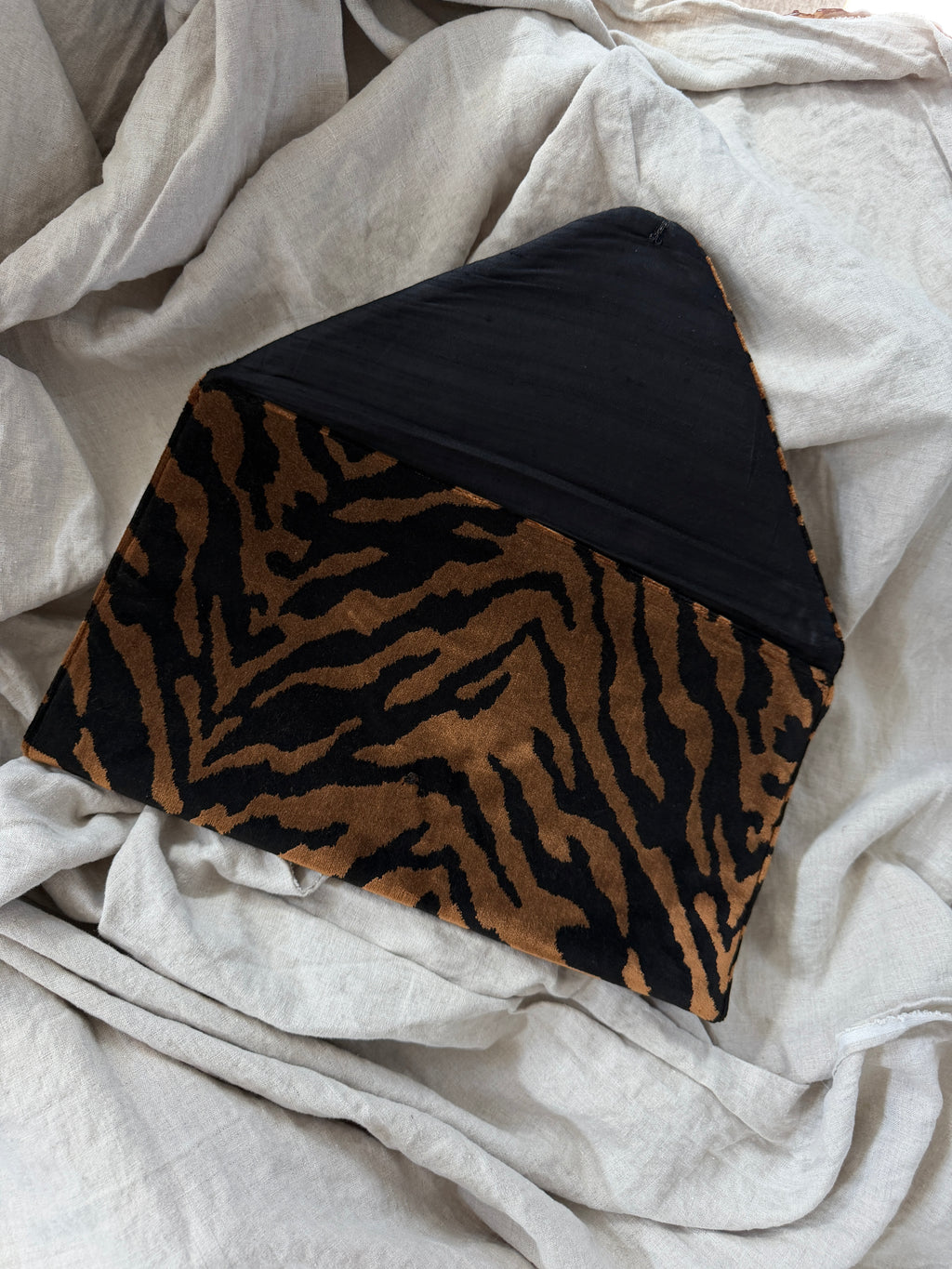 ORIGINAL TIGER CLUTCH