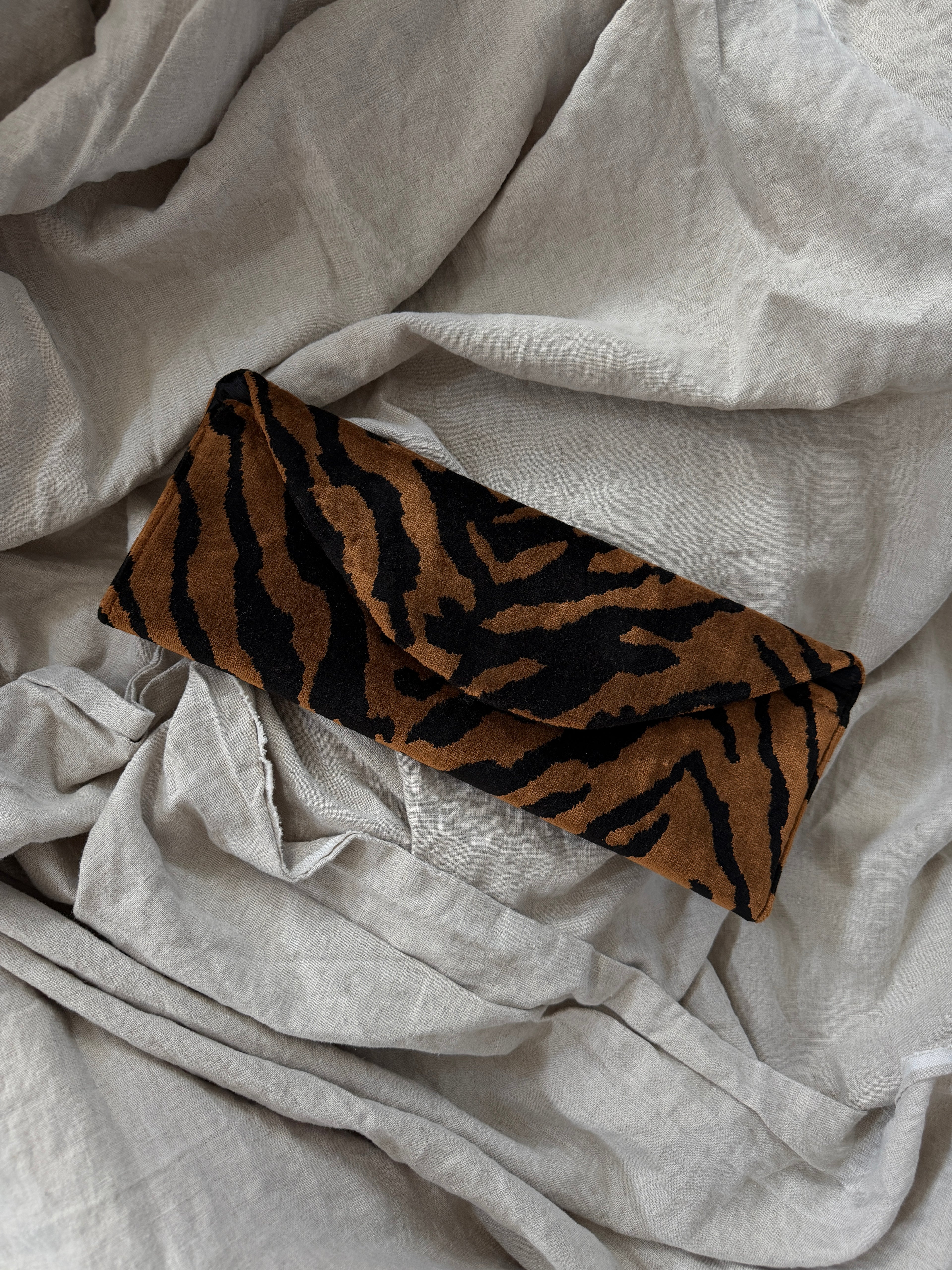 ORIGINAL TIGER CLUTCH