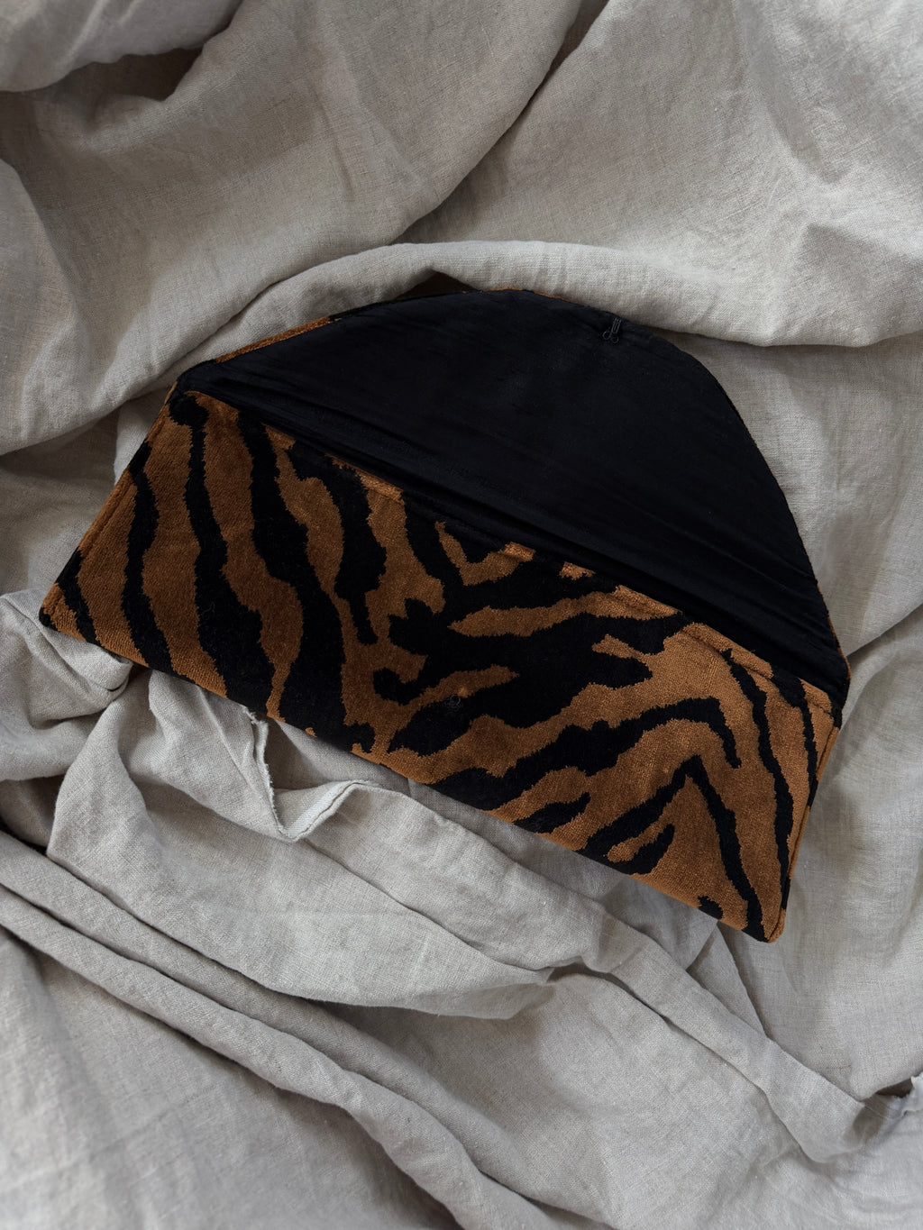 ORIGINAL TIGER CLUTCH