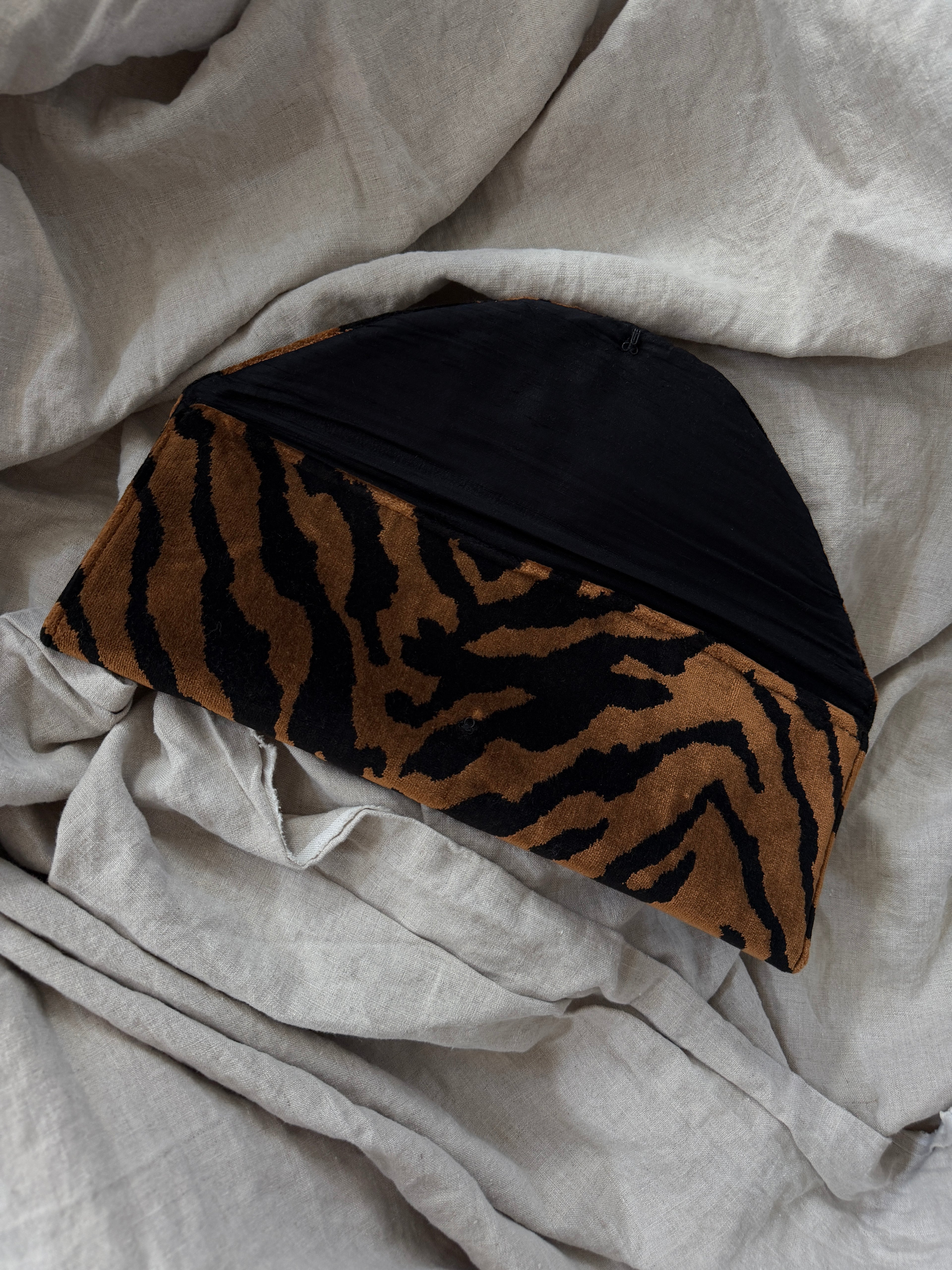 ORIGINAL TIGER CLUTCH