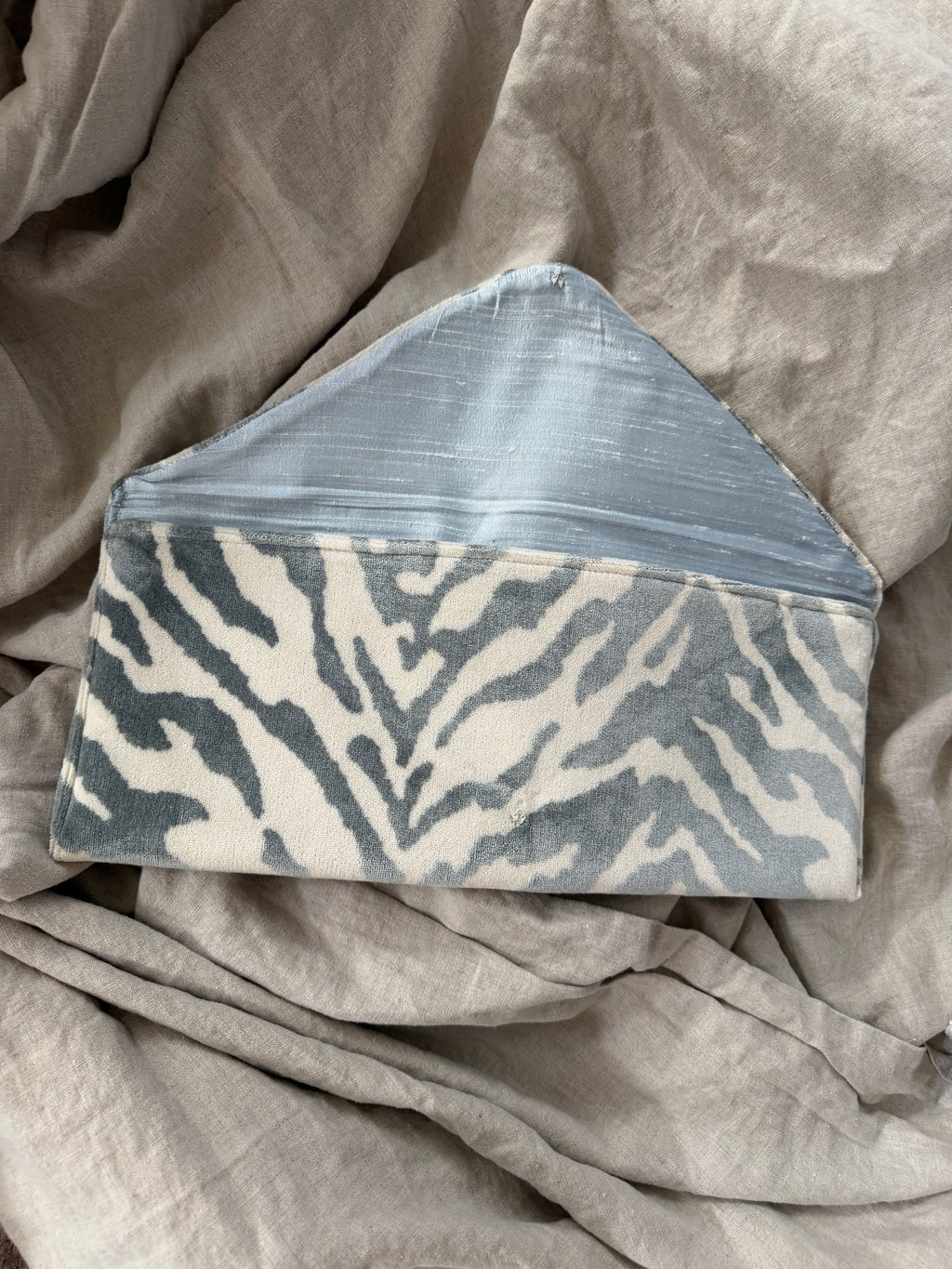 TOPAZ TIGER CLUTCH