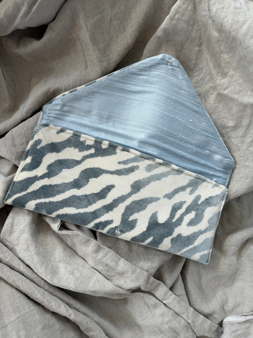 TOPAZ TIGER CLUTCH