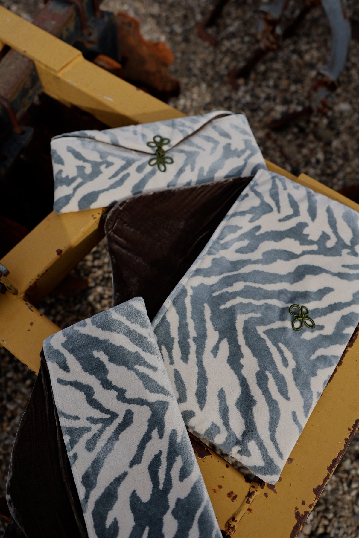 THE TOPAZ TIGER CLUTCH