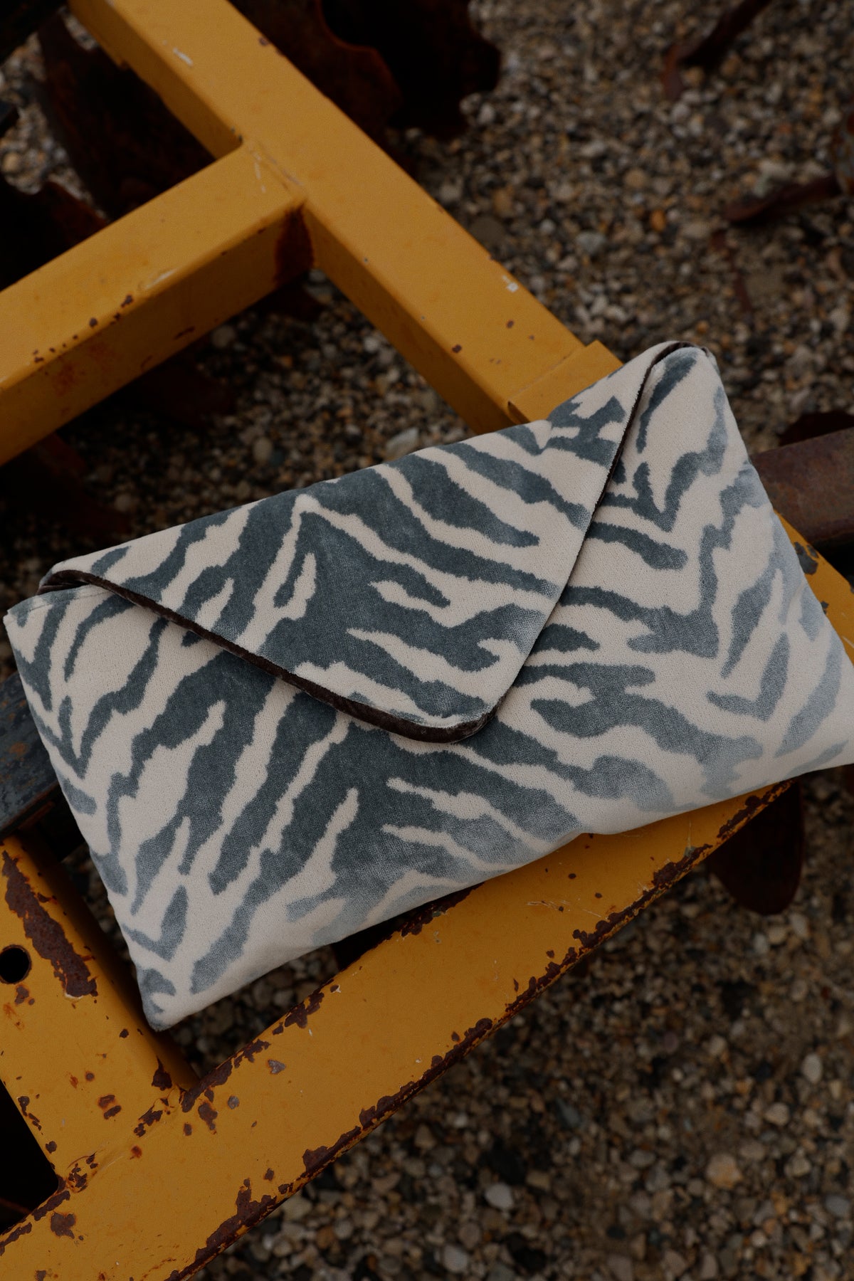 THE TOPAZ TIGER CLUTCH